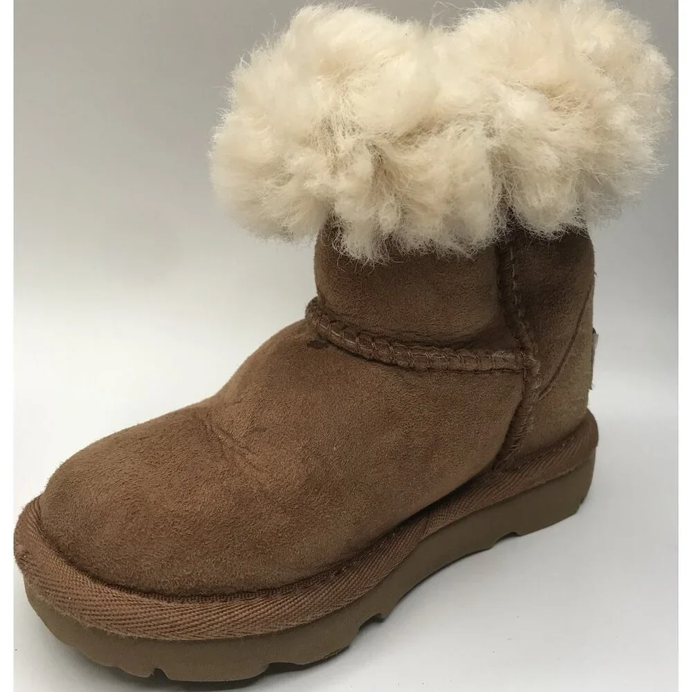 UGG Classic Short Boots Toddler‎ Size 7 Sheepskin Chestnut Suede Fur Lined